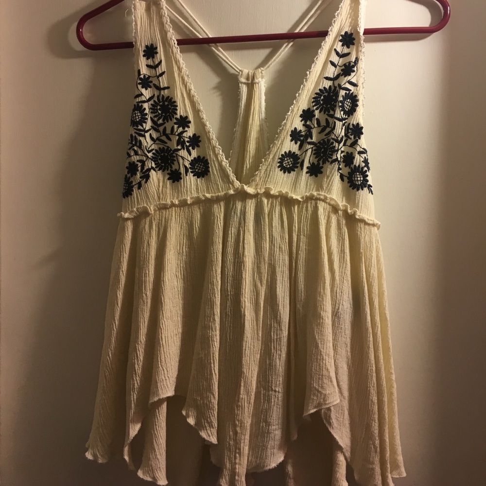 LOVE CULTURE FLOWY WHITE TANK TOP
